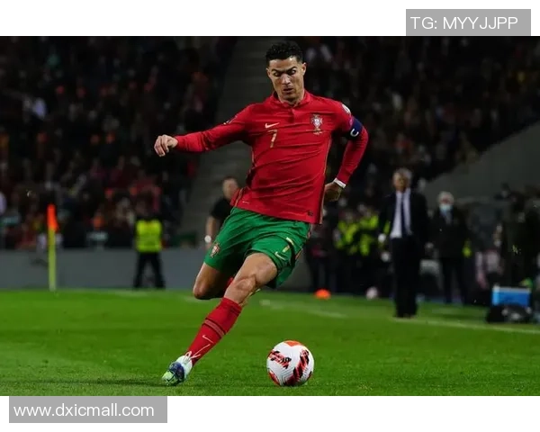 初次被葡萄牙征召的边锋福布斯出世时，C罗已为葡萄牙进场3次